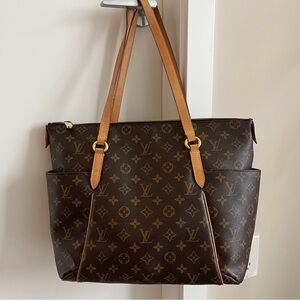 Louis Vuitton Totally MM - 💯 % Authentic